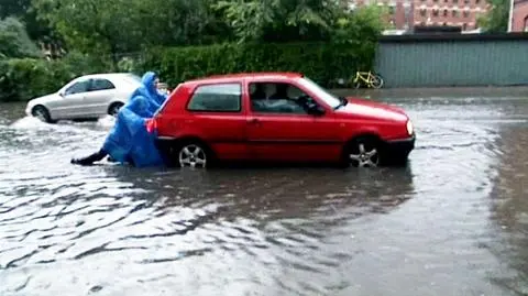 5 tys. piorunów na minutę. Europę nękają deszcze i burze