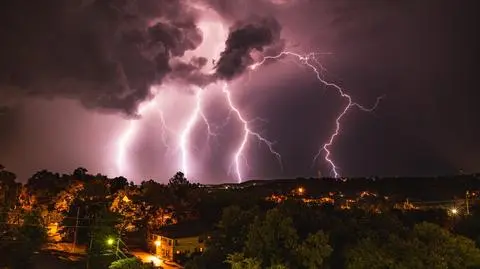 Uwaga na burze, lokalnie może spaść grad. Alarmy IMGW