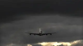 Airbus A380 linii Quantas, jeden z ostatnich samolotów, jakie odleciały z lotniska Sydney przed zawieszeniem lotów