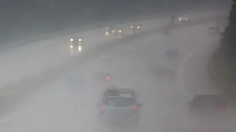 Jazda nie najłatwiejsza. Przez mgły, a także opady