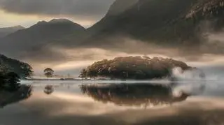 Zwycięska fotografia "Crummock Water Mists and Reflections" 