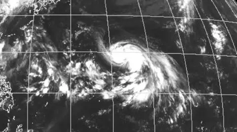 Burza Ma-na rozkręca się na Pacyfiku