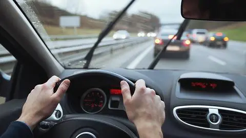 W niedzielę jazdę utrudnią opady 
