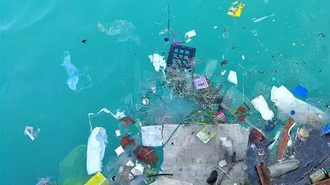 Plastikowe śmieci zakwaszają oceany. Im dłużej pływają, tym więcej "powodów do niepokoju"