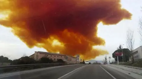 Toksyczna chmura wędruje nad Katalonią. Zmieszał się kwas azotowy z chlorkiem żelaza