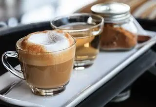 Kawa czy herbata: co jest lepsze dla zdrowia? Podsumowano wyniki badań