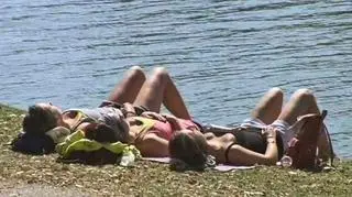 Hiszpanie wylegli na plaże i zaczęli się opalać