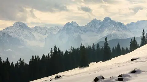 W Tatrach obowiązuje trzeci  stopień zagrożenia lawinowego