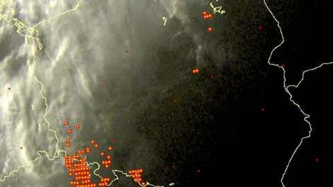 Wyładowania atmosferyczne oznaczono plusami (sat24.com)