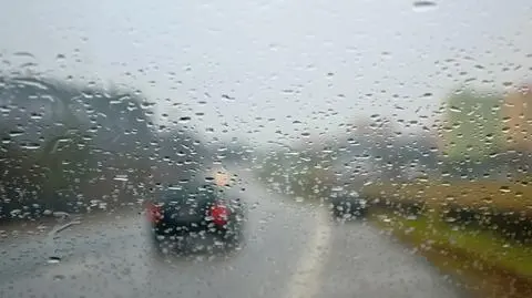 Miejscami drogi zrobią się śliskie od deszczu