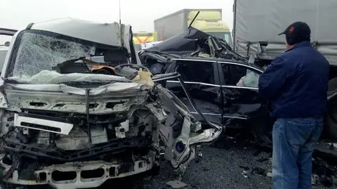 Ponad 70 aut zderzyło się na niemieckiej autostradzie. Przez mgłę