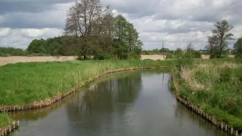 Nad Olsztynem (na zdj. rz. Łyna) deszczowe i burzowe chmury