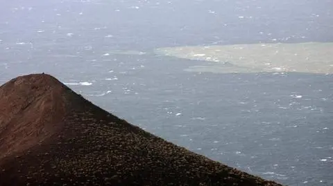 Podwodne wybuchy przebarwiły Atlantyk