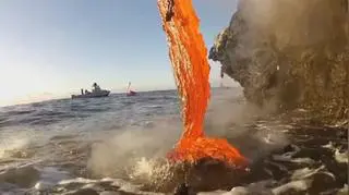 Spotkanie lawy z oceanem
