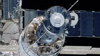 Statek Progress przyłącza się do modułu Zviezda (NASA)