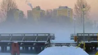 Prognoza pogody na sobotę: zimowa sceneria nad Jeziorem Krzywym