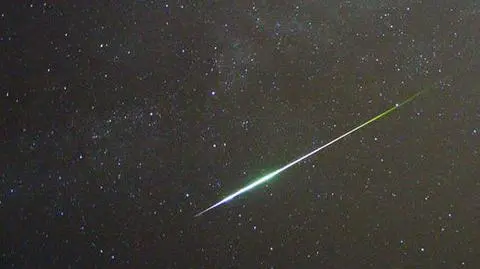 Zdjęcie przedstawia Perseidę z 2009 roku. Na filmie widać tegoroczne