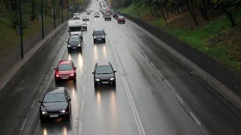 Na północy kraju jazdę mogą utrudnić deszcz i burze