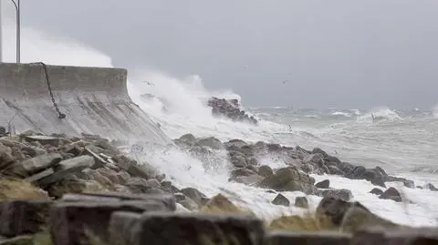 W pasie wybrzeża cofka