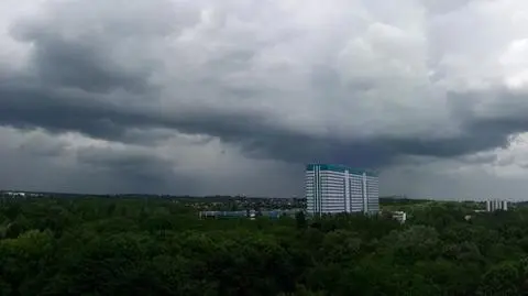 Prognoza pogody na dziś: burze z gradem i porywistym wiatrem. A żar? Nie odpuści