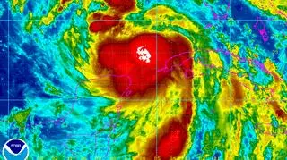 Aktualna pozycja huraganu Nate (NHC/NOAA)