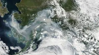 Alaska spowita dymem (NASA Earth Observatory/Lauren Dauphin/NASA EOSDIS/LANCE/GIBS/Worldview)