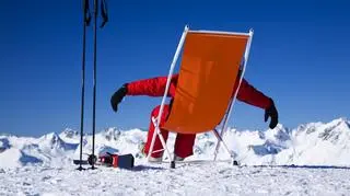 Alpejskie szczyty zachęcają do błogiego wypoczynku (Shutterstock)
