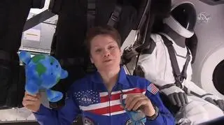 Anne McClain i Ripley w kapsule (NASA)