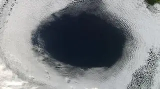 Antycyklon nad Wielką Zatoką Australijską (Jeff Schmaltz MODIS Land Rapid Response Team, NASA GSFC)