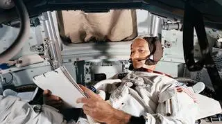 Astronauta Michael Collins podczas praktyk w symulatorze - zdjęcie z 19 czerwca 1969 roku (NASA)
