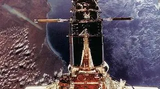 Astronauta podczas misji naprawczej