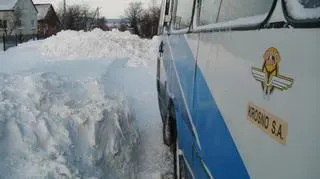 Autobus w zaspie ( Kontakt24, Seweryn Krok)