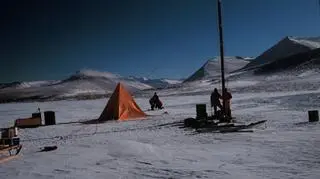 Badania na jeziorze Vida ( Uniwersytet Stanowy Montana w Bozemie/Grupa Badawcza Priscu)