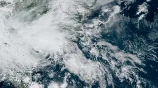 Bertha na zdjęciach satelitarnych (NOAA)