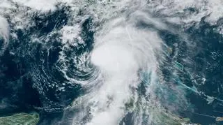 Burza tropikalna Elsa na zdjęciu satelitarnym (NOAA NWS National Hurricane Center)