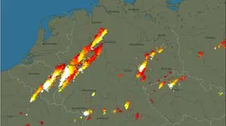 Burze w Niemczech z dnia 16.05 o godzinie 18.00 (blitzortung.com)