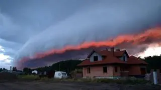 Chmura szelfowa pod Warszawą (Kontakt 24/Konrad Karbowski)