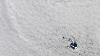 Chmura wirująca nad Oceanem Indyjskim (MODIS/NASA)