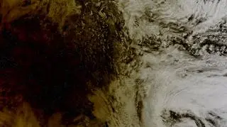 Cień Księżyca nad Pacyfikiem podczas zaćmienia / NASA