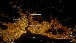 Cieśnina Bosforska dzieli Stambuł na pół (NASA)