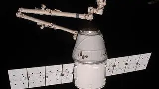 Dragon dokujący do ISS (NASA)