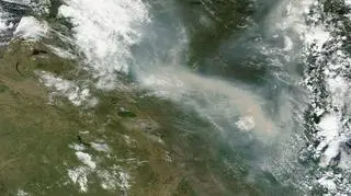 Dymu nad Stanami Zjednoczonymi. Zdjęcie z satelity Terra