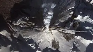 Erupcja wulkanu Kizimen z 11 stycznia (NASA/GSFC/METI/ERSDAC/JAROS, and U.S./Japan ASTER Science Team. Caption by Robert Simmon)