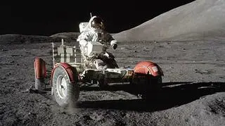 Eugene Cernan na powierzchni Księżyca (NASA)
