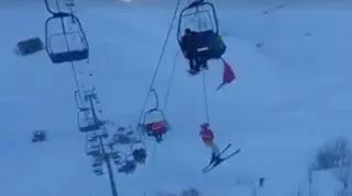 Ewakuacja ludzi z wyciągu