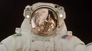 "Fotka z ręki" Scotta Parazynskiego w 2007 roku (NASA)