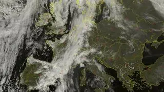 Front atmosferyczny nad Niemcami na zdjęciu satelitarnym z godziny 12.45