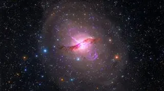 Galaktyka Centaurus A (X-ray: NASA/CXC/SAO; Optical: Rolf Olsen; Infrared: NASA/JPL-Caltech)