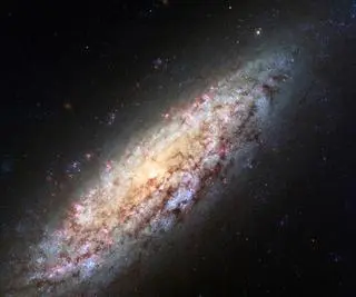 Galaktyka spiralna, znajdująca się w gwiazdozbiorze Smoka
