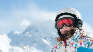 Gogle i kask to zestaw obowiązkowy, szczególnie dla dzieci (Shutterstock)